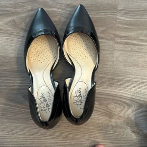 Stride Right size 8 M black soft system FLEX heels